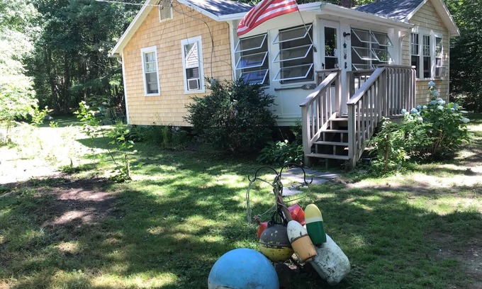 Mattapoisett Center Cottage | Quiet Hideaway - 900 Feet from Private Crescent Beach
