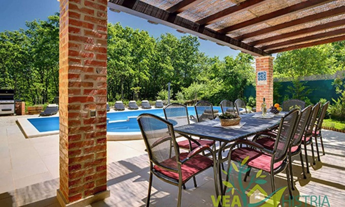 Rezanci Villa | Quiet holiday house with large pool on the outskirts of Rezanci