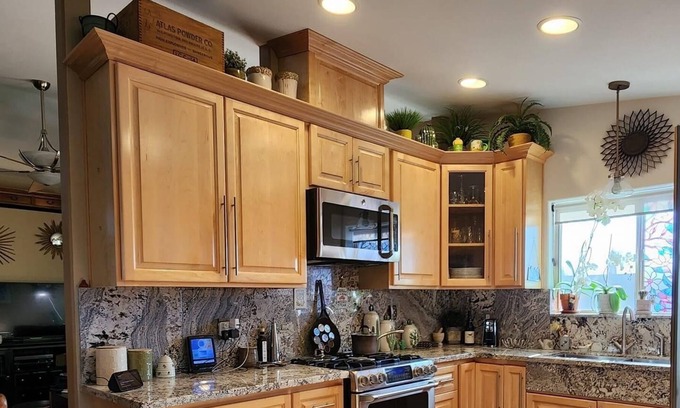Ridgecrest House | Quiet Home 1 BR 1 Bath. Sleeps 2. Gym & Kitchen. Trees & Garden!