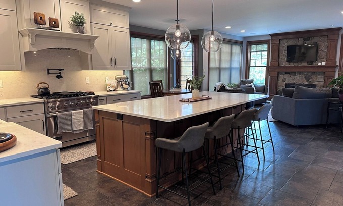 Oshkosh House | Quiet Home away from Home