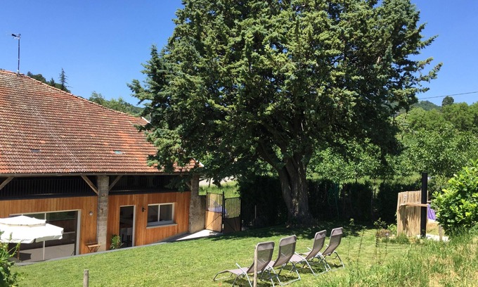 Murinais House | Quiet house at the foot of the castle