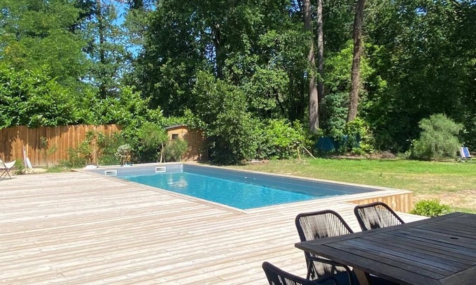 Grayan-Et-L'Hopital House | Quiet house with pool close to Soulac and ocean beaches.
