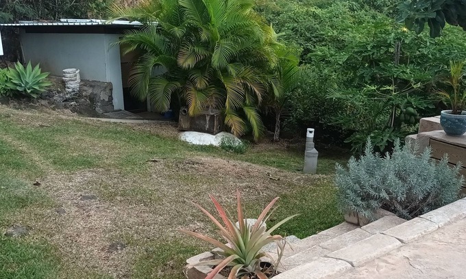 Saint-Denis House | Quiet house with swimming pool and garden 10 minutes from the city