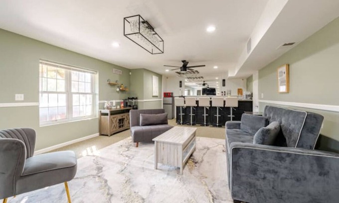 Middle Hope House | Quiet Hudson Valley Getaway with Sauna, Hot Tub & Gym