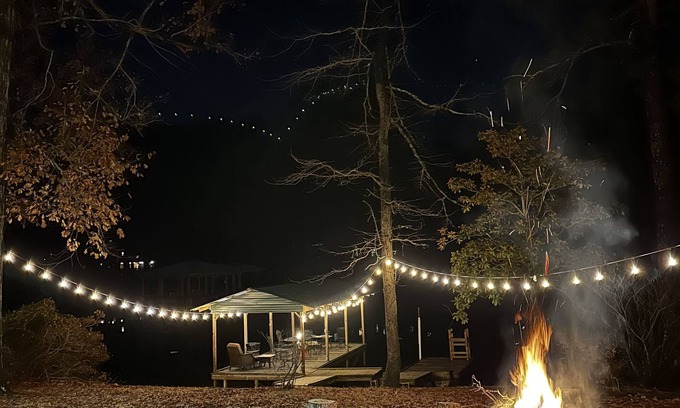Negreet Cottage | Quiet Lakefront Cottage