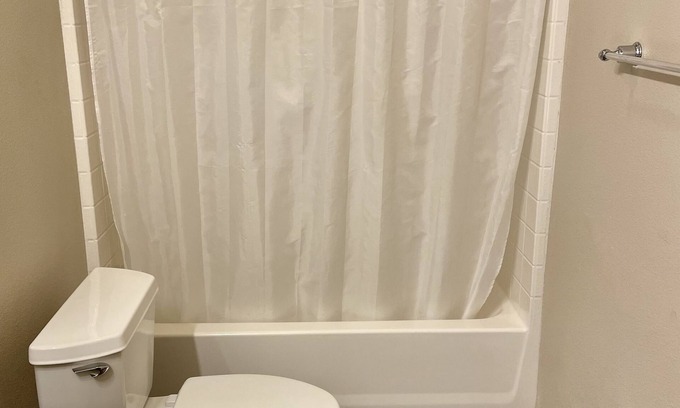 Graham Hotel | Quiet lakeview setting in a quiet tree covered property