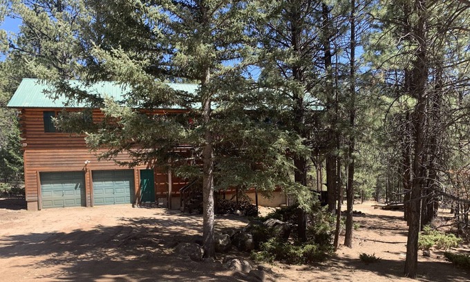 Angel Fire Cabin | Quiet Log Cabin 5 Min from Angel Fire Sleeps10