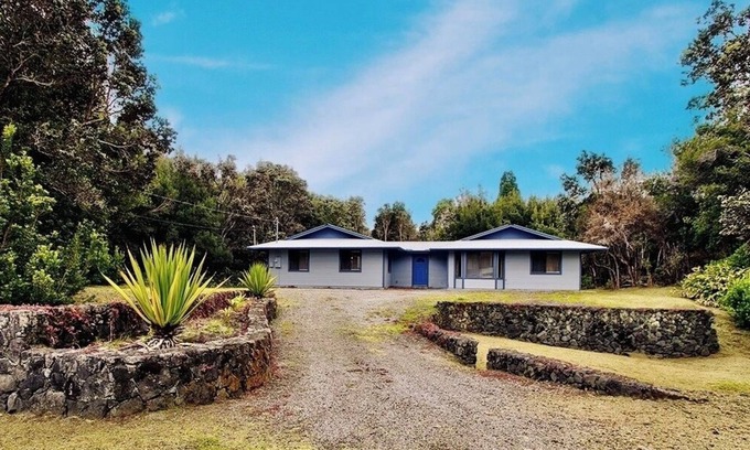 Volcano House | Quiet neighborhood Across from Hawaii Volcanoes National Park
