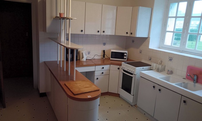Carhaix-Plouguer House | Quiet, peaceful neighbourhood, close to all amenities