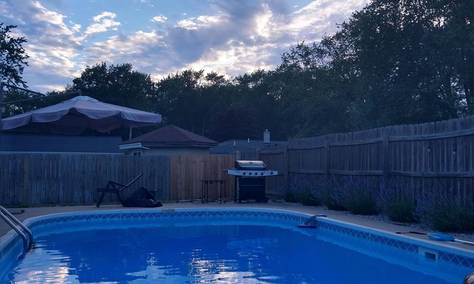 Waukazoo Woods House | Quiet ranch home w/backyard swimming pool - 2 miles from the beach!