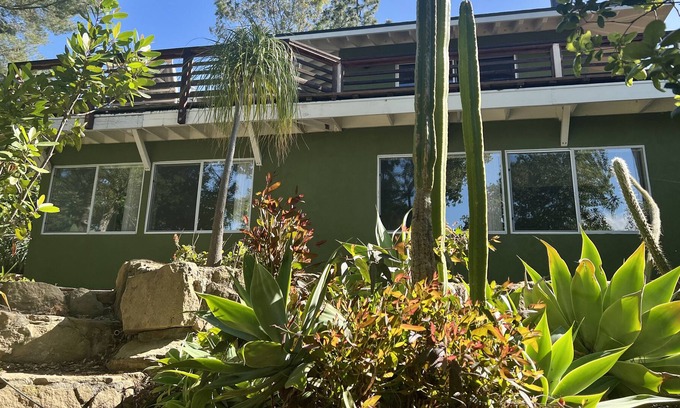Fernwood House | QUIET. REMODELED. STATE PARK ADJACENT. MOUNTAIN VIEWS.