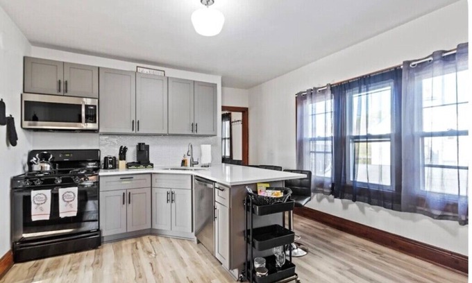 Bay View Apartment | Quiet Retreat for Nurses & Professionals - Monthly Discounts Available!