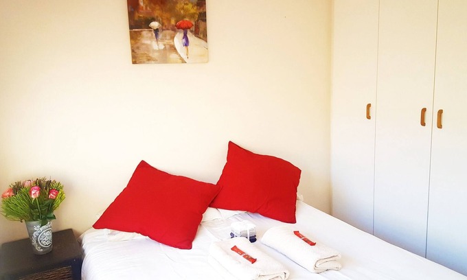 Kuils River House | Quiet room in leavy suburb, 5 minutes away from wine farms