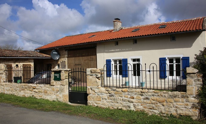 Limalonges House | Quiet rural French retreat