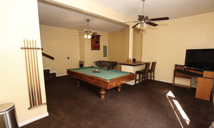 Savannah House | Quiet Spacious Family Sized House only 15 min to downtown,outlets,Cotsco,!