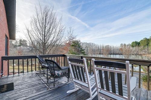 Paris House | Quiet Tennessee Getaway about 12 Mi to Kentucky Lake!