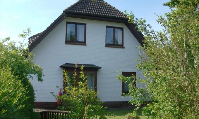 Wangerooge Apartment | Quiet, tidy holiday home with a large garden