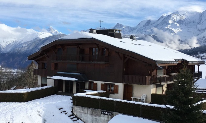 Combloux Apartment | Quiet two-room apartment near the village with view of the Aravis mountains.