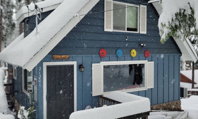 Mi-Wuk Village Cabin | Quiet Updated Cabin Nestled in Forest Close to Twain Harte & Pinecrest Lake