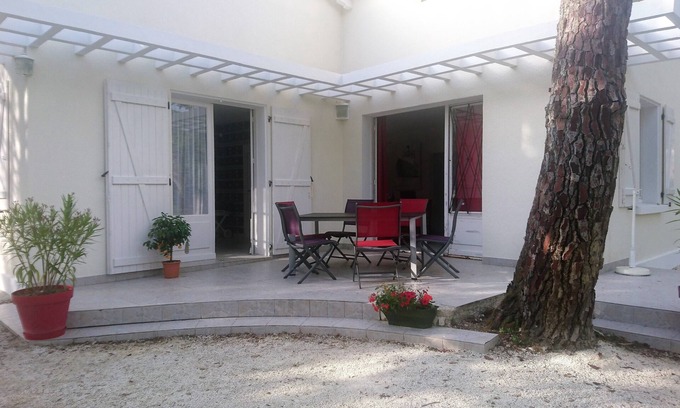 Vaux-sur-Mer House | Quiet villa 150m from the beach for 6/8 between Royan and Palmyre zoo, linen provided