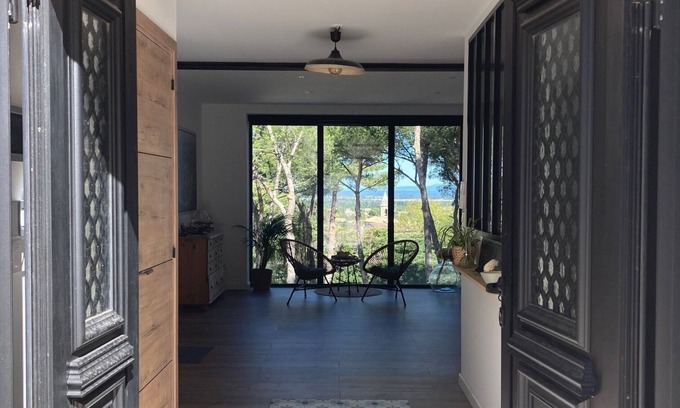 Jonquerettes Villa | Quiet villa near Luberon in a pine forest with swimming pool