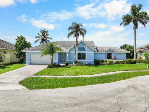 Marco Island House | Quiet waterfront home with pool, dock and bicycles