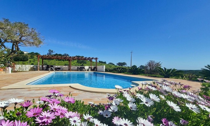 Pedra Arrancada Cottage | Quinta dos Medronheiros by YHA