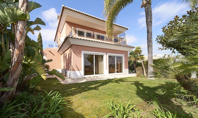 Albardeira Villa | Quinta Marina with sea views, private pool and garden