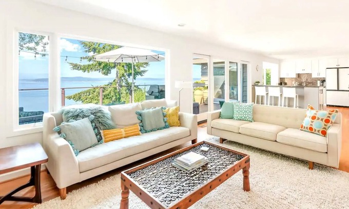 Alki House | Quintessential Seattle Views, Water/Mtns, w HotTub