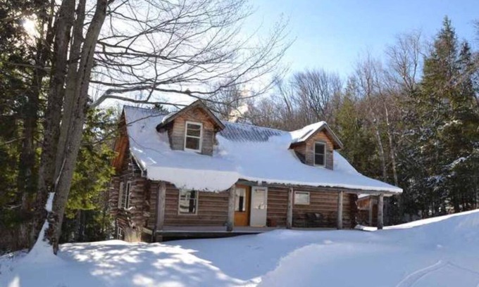 Warren Cabin | Quintessential Vermont log cabin in the Mad River Valley