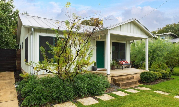 Barton Heights House | Quintessential Zilker Bungalow