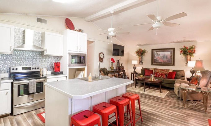Moss Point House | Quite home on the river