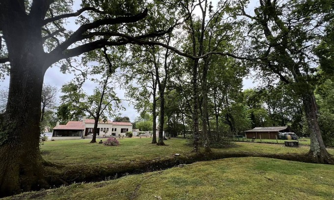 Saint-Vivien-de-Medoc Villa | Résidence 105-st Vivien De Medoc - 105 - Superbe maison avec son grand parc verdoyant