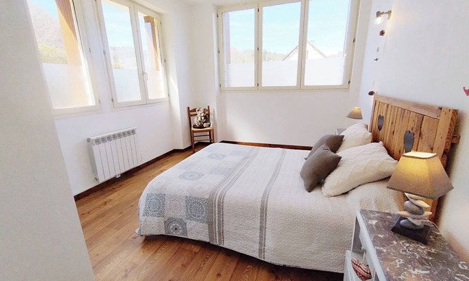 Jassat Apartment | Résidence de Michèle à Murol, Appartement Rez-de-jardin