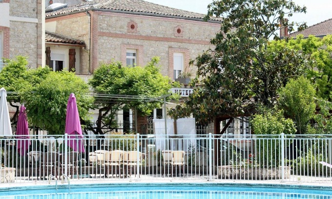 Caussade Hotel | Résidence Hôtel Larroque