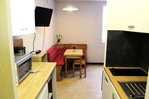 Saint-Etienne-en-Devoluy Apartment | Résidence Le Bois D'aurouze - Mini-studio côté vallée au pied des pistes MAE-9731