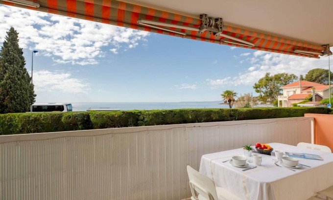 Boulouris-sur-Mer Apartment | Résidence Les Gemeaux by Interhome