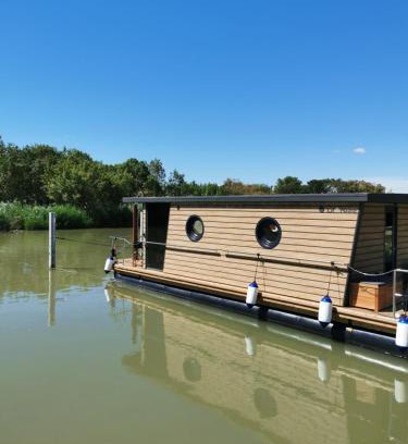 Gallician Boat Rental | Rêves d'Ô en Camargue, clim réversible, parc naturel