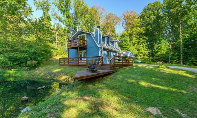 Helmsburg House | R&R Creekside a peaceful 3BR, 2BA, 7AC Wooded, Pond, Hot Tub, Firepit, 6 Guests