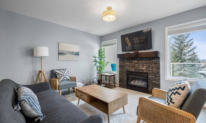 East Kootenay House | R&R - Relaxation Ridge | Pool/Hot Tub | Spacious