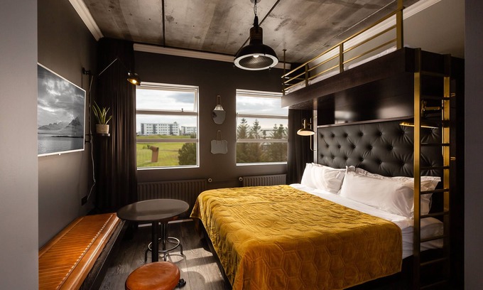 Haaleiti House | R13 A Townhouse Hotel - Run Of House Room