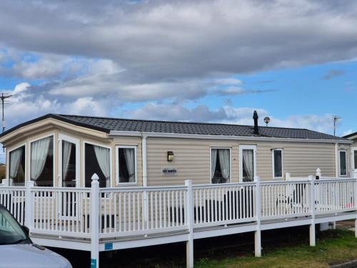 Kinmel Bay Resort | R14 golden sands