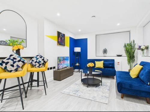 Hendon Apartment | Radiant & Modern 2 Bedroom Flat Sleeps 8