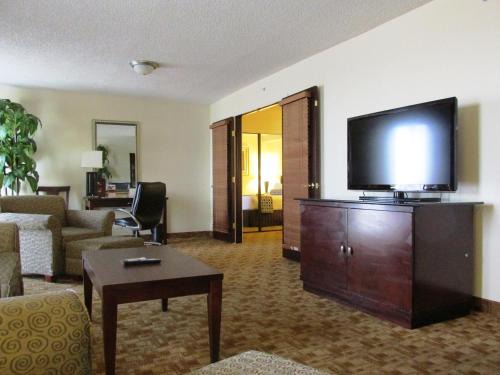 St. Johns Hotel | Radisson Hotel Austin - University