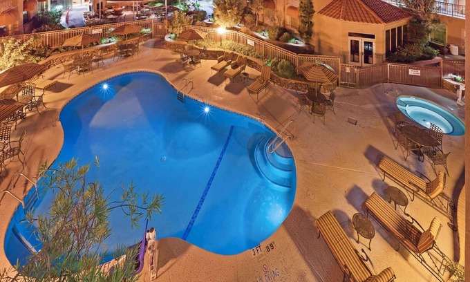 Biggs Field Hotel | Radisson Hotel El Paso Airport