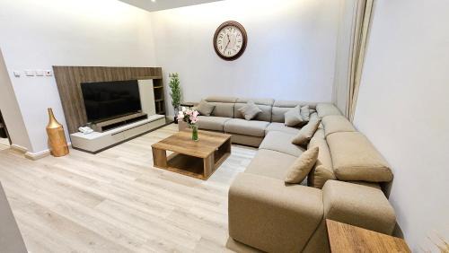 Al-Hamra'a Apartment | Rahhal AlBahr Serviced Apartments