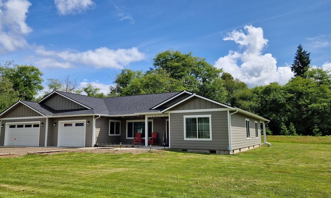 Forks House | Rainforest Getaway - Hot tub, bar, game room, creek in Forks.relax in style!