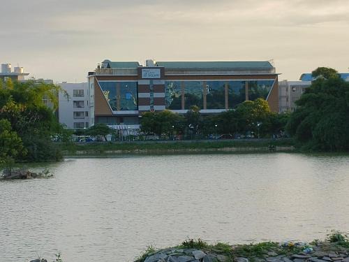 Bengaluru Hotel | Rajathadri Palace Hotel Lake Breeze Suites