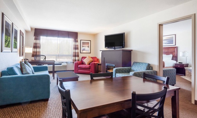 Creston Hotel | Ramada by Wyndham Creston