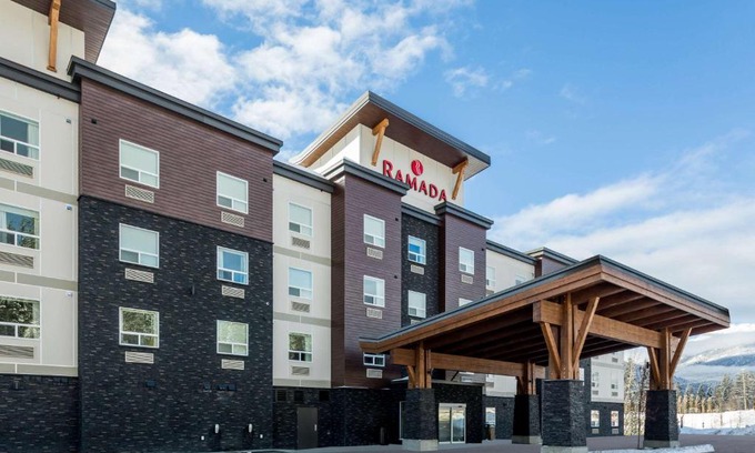 Revelstoke Hotel | Ramada by Wyndham Revelstoke